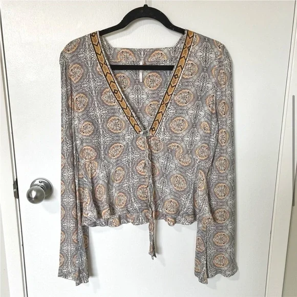Patterned V-Neck Women's Top - Picture 5 of 16